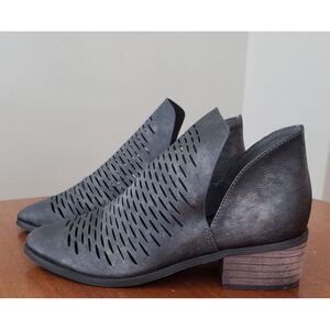 Corkys Boutique Booties Sz 7 Trench Gray Ankle Boots